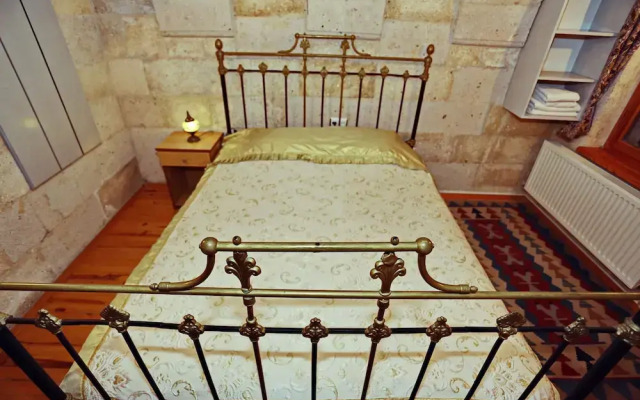 Anatolia Raymonde Cave House