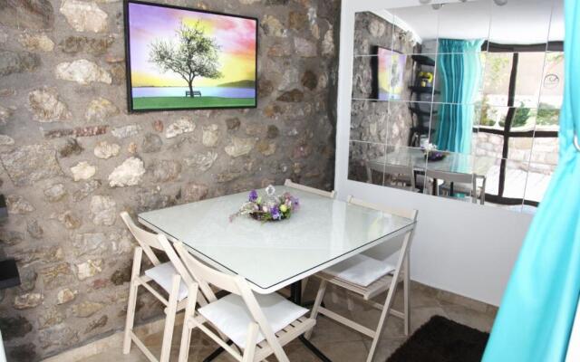 Naupactus unique harbor apartment in a stone house!