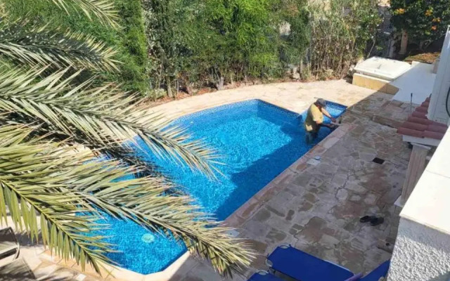 Villa Neyla Four bedroom Beach front Coral Bay