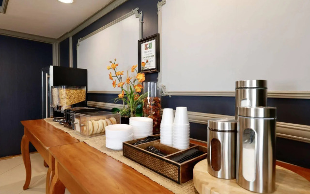 The Sojourn Los Angeles - Sherman Oaks