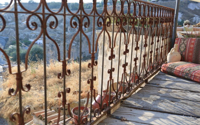Anitya Cave House