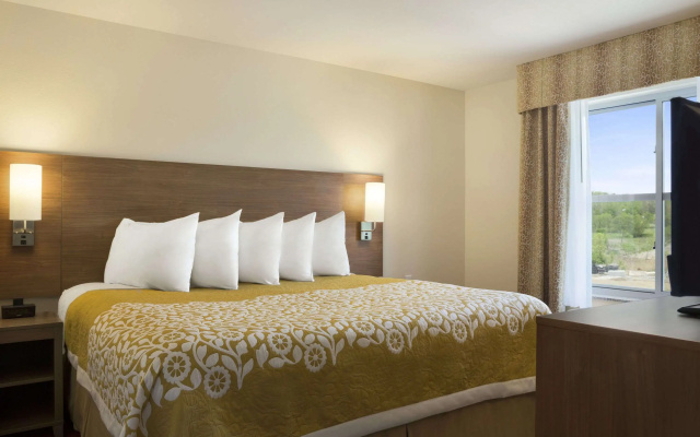 Days Inn & Suites by Wyndham Belmont