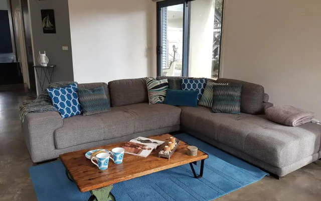 Bay Breeze Holiday Home