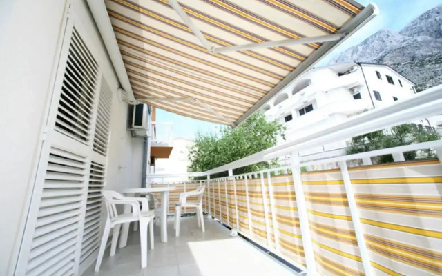 Apartments with a parking space Baska Voda, Makarska - 16517