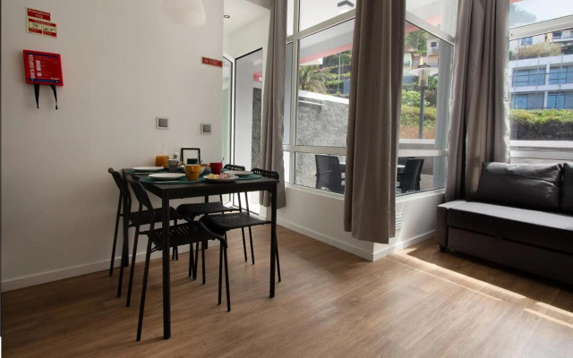 The Jolie Apartments - by the Ocean