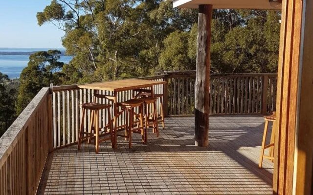 Bed in the Treetops Bed & Breakfast