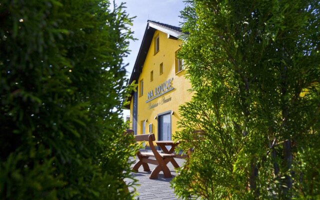 Restaurace a Penzion Na Louce