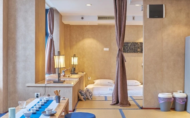 Summer Flower Apartment