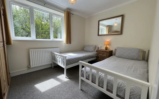 3 Bedroom Bungalow Moelfre- Private Garden,parking