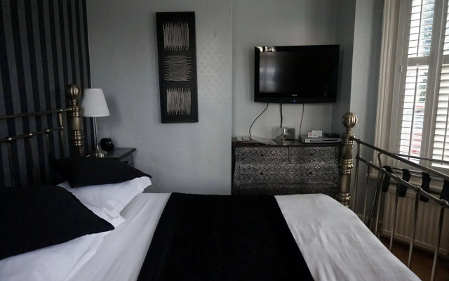Lakeside Guest House