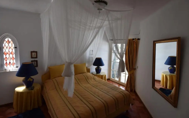 Villacasatulipa-sleeps4-garden-pool-bbq-ac