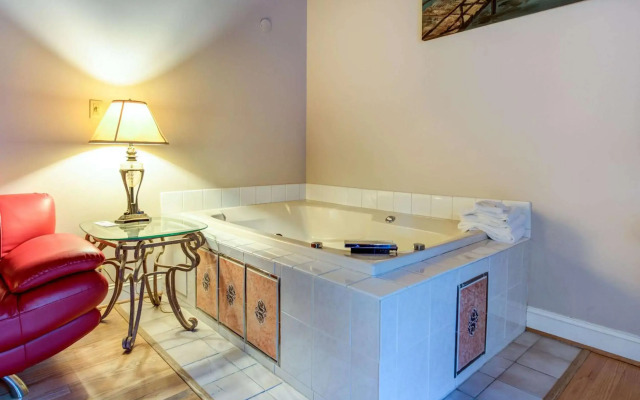 Quality Inn Creekside - Downtown Gatlinburg