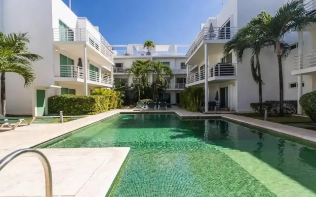 Poolside tranquil apartment in Playa del Carmen