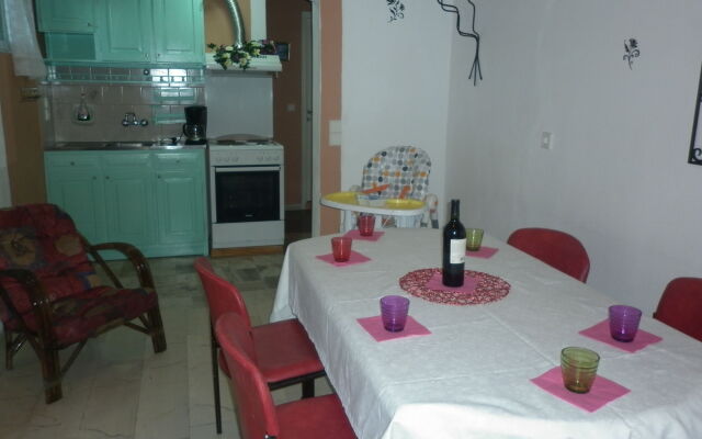 Eleni Family Apartments