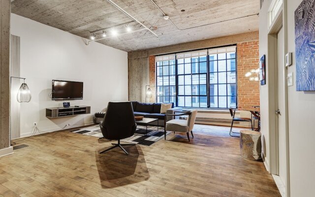 Unity Condo by Hometrotting