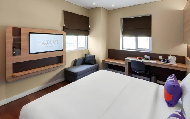 FOX Lite Hotel Grogol Jakarta – Guest Rooms – Jakarta