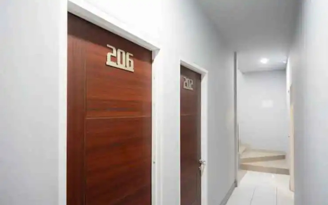 RedDoorz Plus @ Hawai Inn Near Mall of Panakukang