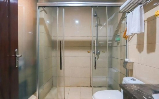 Tuwo Holiday Hotel (Guiyang Railway Station Shachong Road Subway Station)