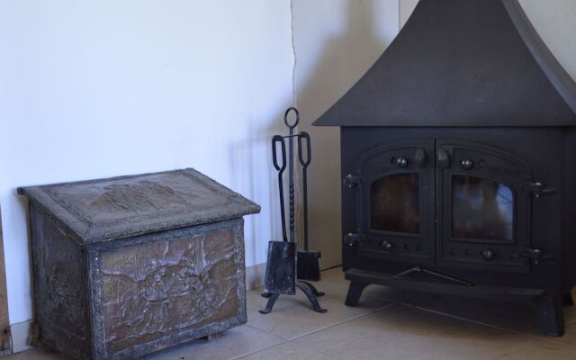 Modern Holiday Home near Forest in Burgundy