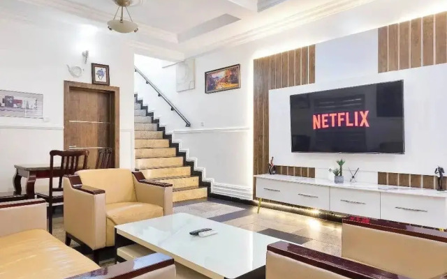The Breeze Apartment
