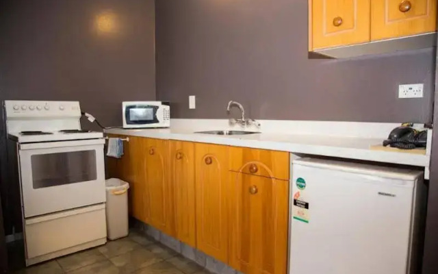 Econo Lodge The Villas
