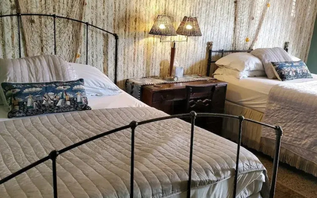 Shamrock Cove Inn