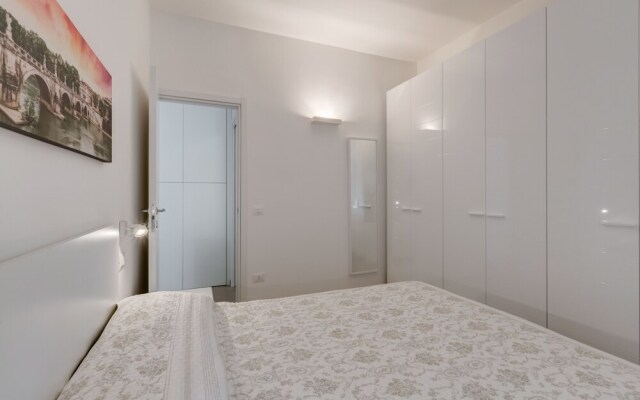 Trastevere White Apartment