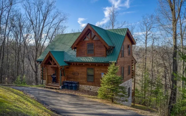 Luxurious Nine Bears Home Minutes Away to Gatlinburg by Redawning
