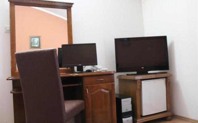 Hotel S