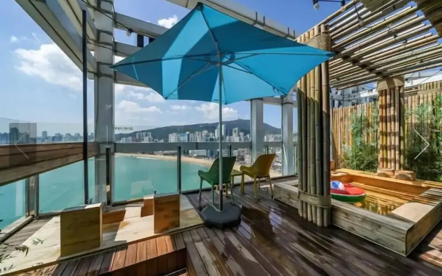 The Bay Club Hotel