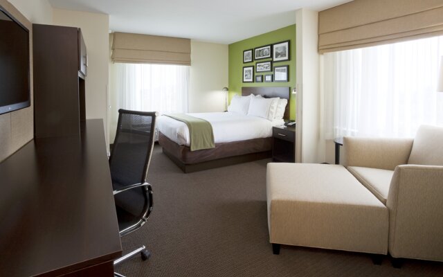 Holiday Inn Express Suite