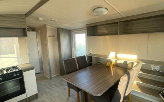 Delightful 6 Berth Holiday Home with Decking Area