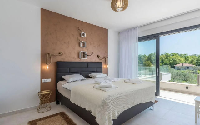 Modern holiday home in Novigrad with swimming pool