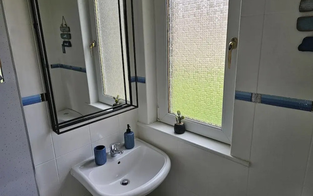 Snug - Meadhan Apartment