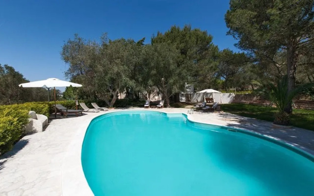 188 Trulli Con Piscina A Ceglie Messapica