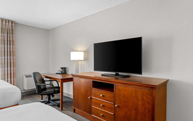 Travelodge Suites by Wyndham Regina / Eastgate Bay