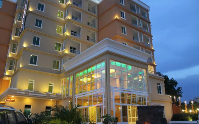 Panorama Sarovar Portico