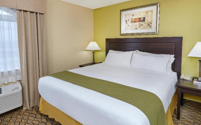 Holiday Inn Express Hotel Chicago Libertyville