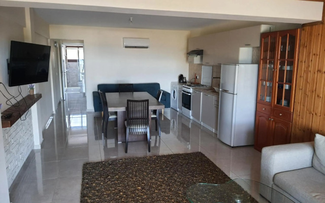 JOANNA SUNSET APTS Pomos