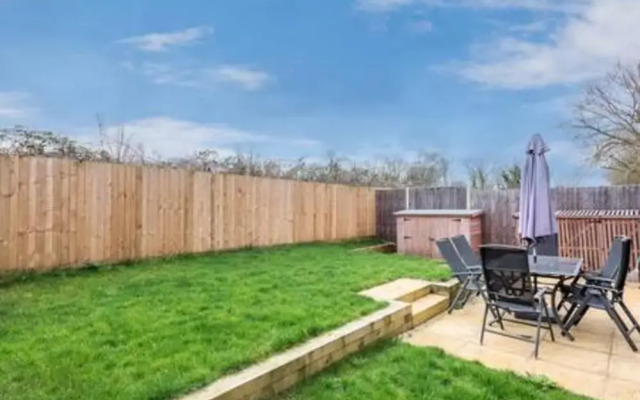 Stylish 4-br House With 3 Ensuite Free Parking