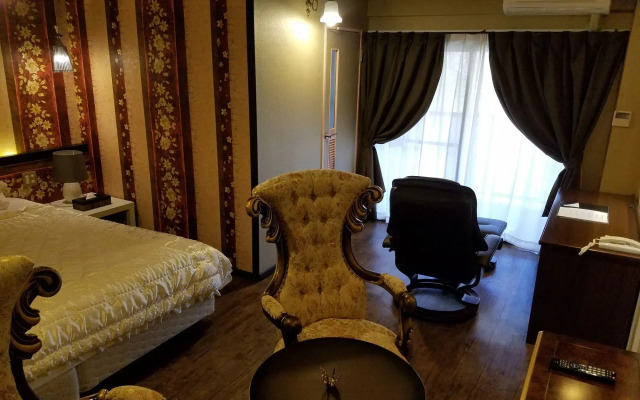 Yufuin Besso Shikisai Hotel