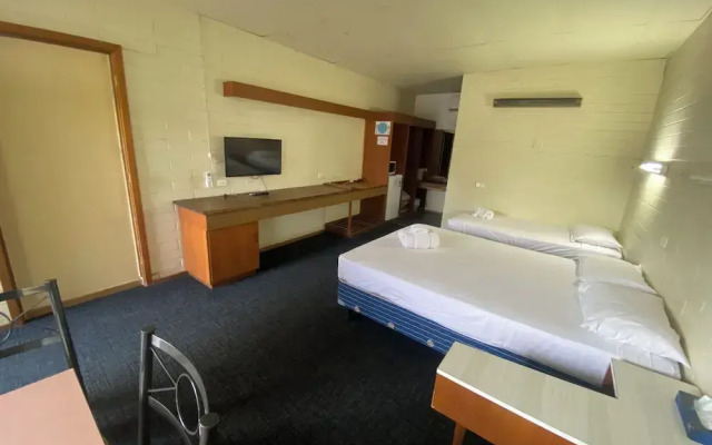 Hawker Hotel Motel