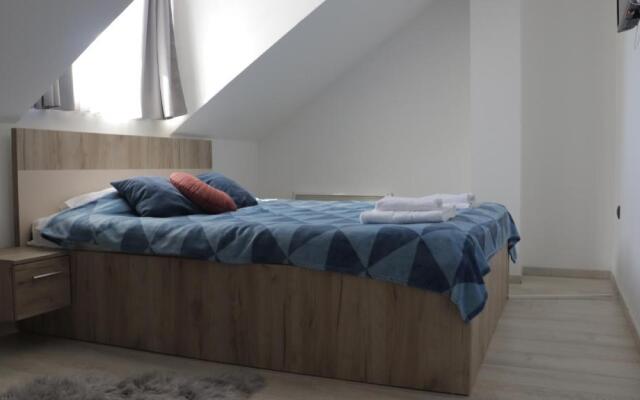 Ctrl Alt Del Apartment S76