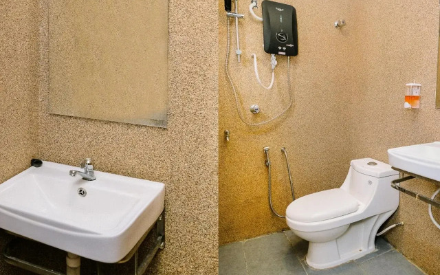 OYO 718 MR J Hotel Wakaf Che Yeh 1