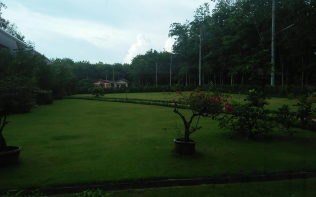 Phuket Sirinapha Resort