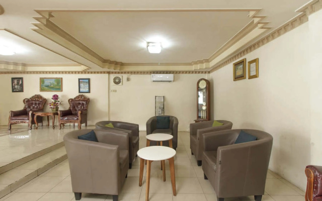 Reddoorz Plus Near Taman Siring