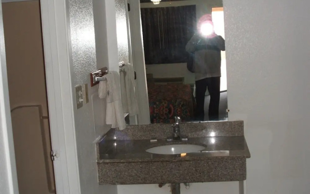 camlot inn motel