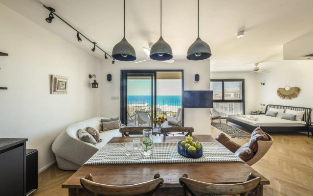 Grand Apartment with Amazing Balcony with Sea View