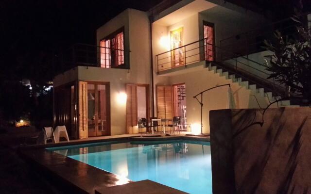 Whole Modern Villa With Pool And Near The Sea