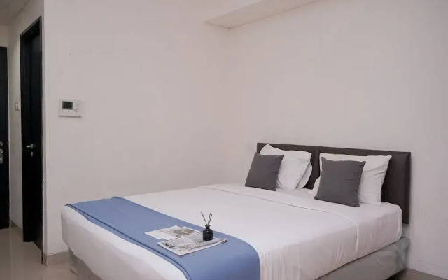 Minimalist And Spacious Studio Apartment At Paramount Skyline